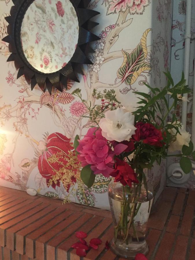 Bed and Breakfast Damechouette Pujols  Екстер'єр фото