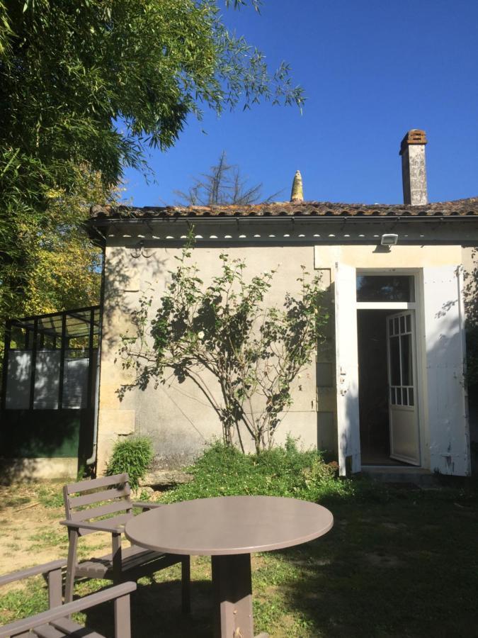 Bed and Breakfast Damechouette Pujols  Екстер'єр фото